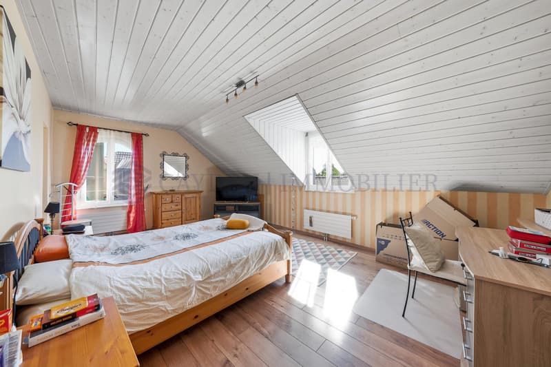 Maison villageoise de 6.5 pièces au coeur de Begnins ? Jardin, terrasse et deux garages (13)