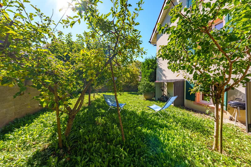 Maison villageoise de 6.5 pièces au coeur de Begnins ? Jardin, terrasse et deux garages (1)