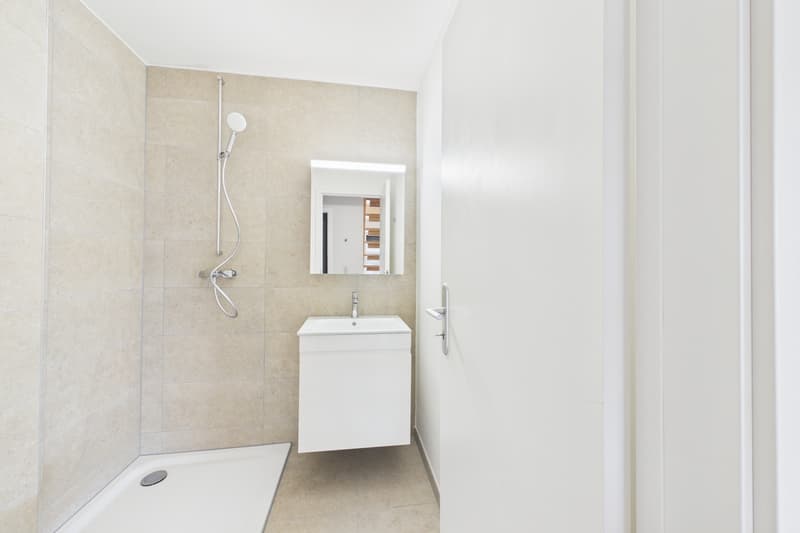 Appartement neuf avec grand balcon (9)