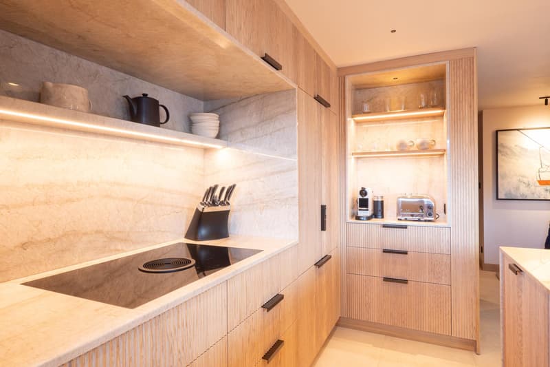 LOCATION SAISONNIÈRE : Appartement duplex de 4 chambres et 3 salles de bains, situé dans le centre de Verbier, avec un grand balcon panoramique offrant une vue imprenable sur les montagnes. (8)