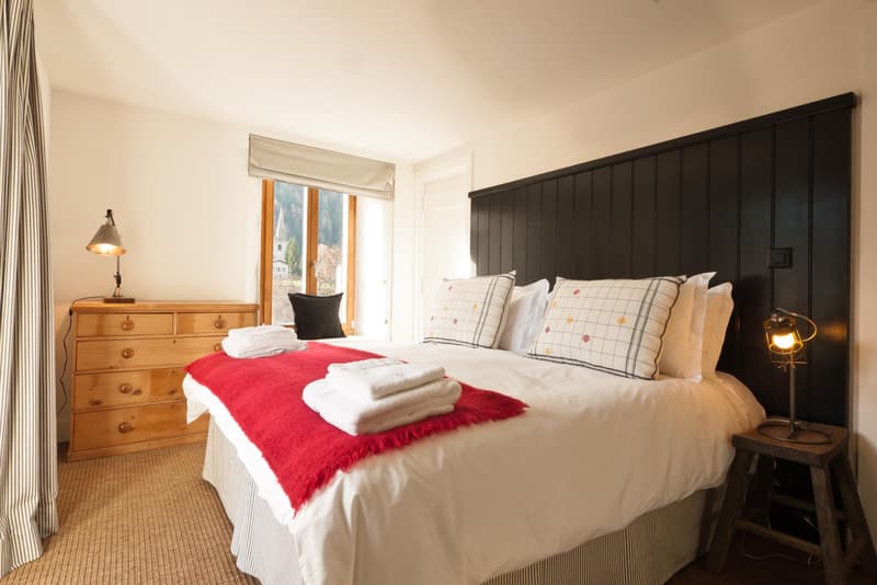 Beau bâtiment avec 4 appartements + espace commercial (9)