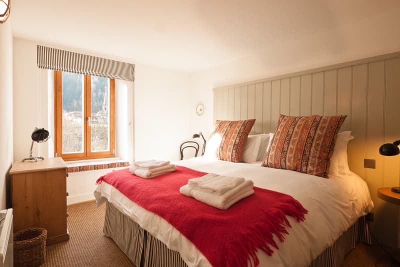 Beau bâtiment avec 4 appartements + espace commercial (10)