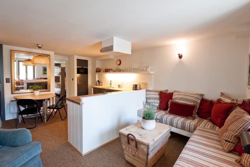 Beau bâtiment avec 4 appartements + espace commercial (8)
