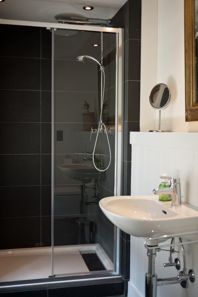 Beau bâtiment avec 4 appartements + espace commercial (12)