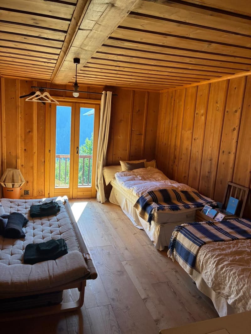 LOCATION SAISON D'HIVER - CHARMANT CHALET DE 3 CHAMBRES AVEC GRAND JARDIN OUVERT À SARREYER ? STYLE ALPIN - VUE IMPRENABLE SUR LES MONTAGNES (12)