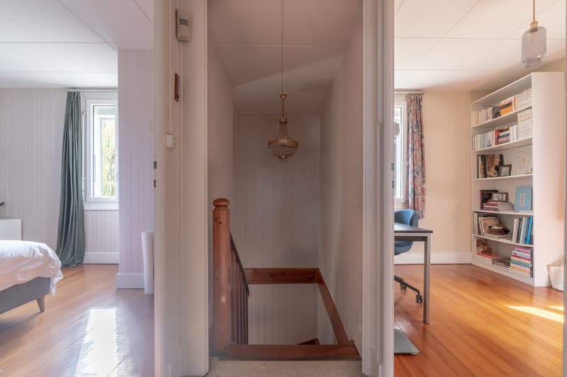 wooden staircase, wooden floor, chandelier