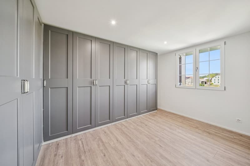 Appartement de 200 m2 avec balcon et deux places de parc extérieures (13)