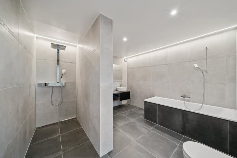 Appartement de 200 m2 avec balcon et deux places de parc extérieures (11)