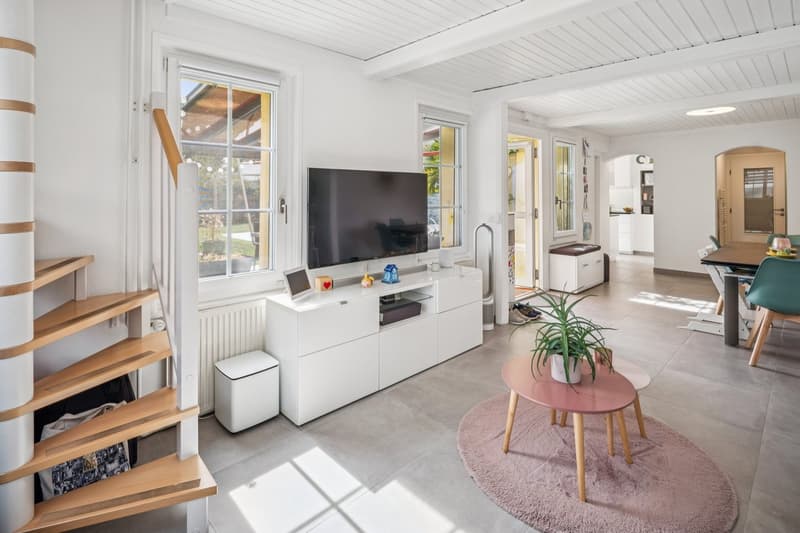 Maison individuelle entièrement rénovée de 5.5 pièces avec piscine et jardin (7)