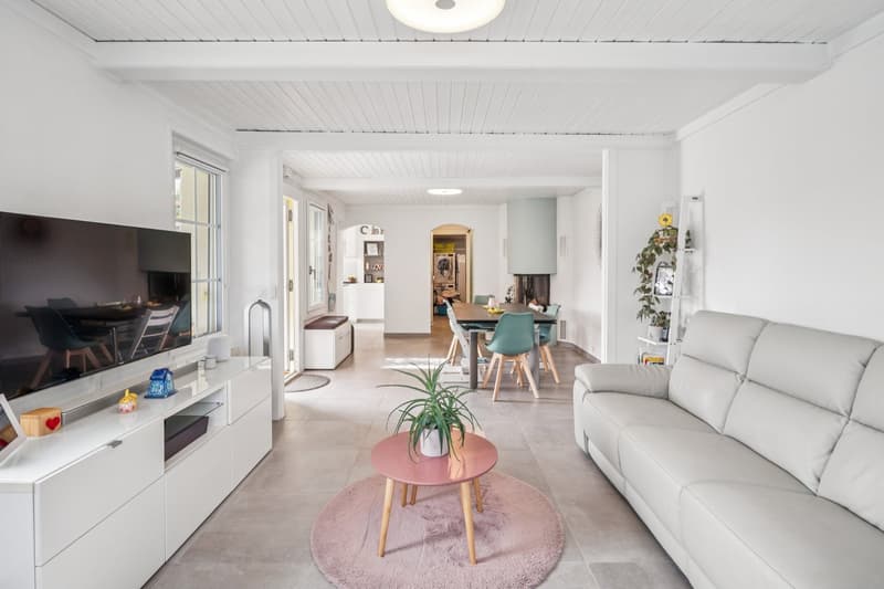 Maison individuelle entièrement rénovée de 5.5 pièces avec piscine et jardin (4)
