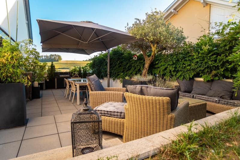 Maison de standing avec belle terrasse et jardin | homegate.ch