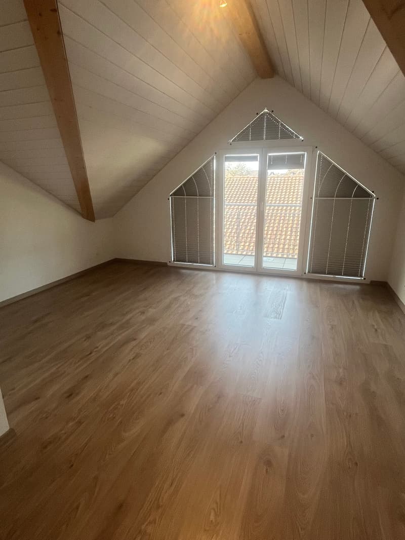 empty room, wooden floor, white walls, wooden ceiling, glass doors, balcony