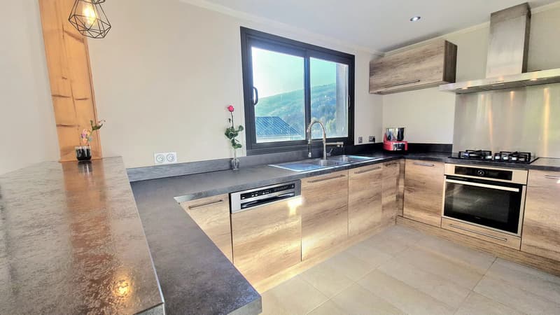 Spacieux chalet moderne T9 à Mijoux (7)