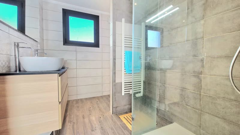 Spacieux chalet moderne T9 à Mijoux (12)