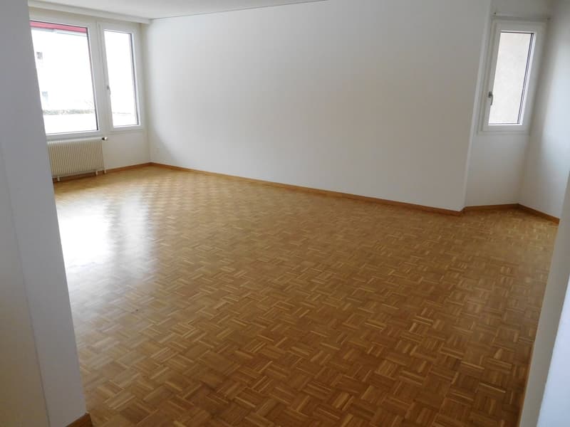 Grosszügige 2.5-Zimmerwohnung mit Weitsicht! (4)