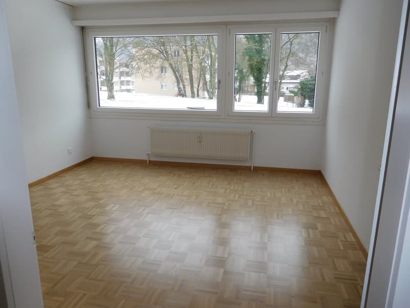 Grosszügige 2.5-Zimmerwohnung mit Weitsicht! (6)
