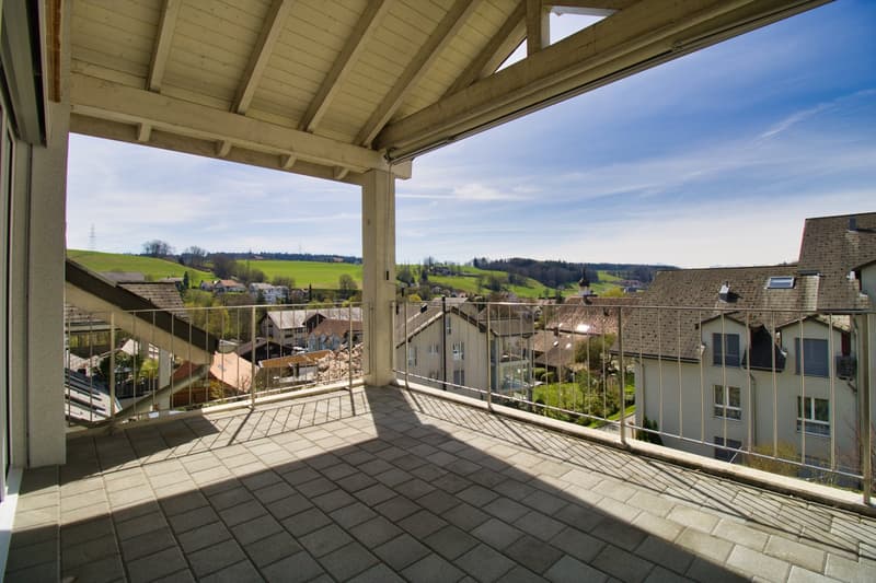 Helle und grosse 4.5-Zimmerwohnung mit wunderschönem Balkon (15)