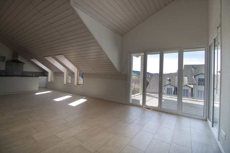 Helle und grosse 4.5-Zimmerwohnung mit wunderschönem Balkon (8)