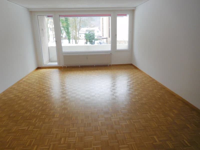 Grosszügige 2.5-Zimmerwohnung mit Weitsicht! (3)