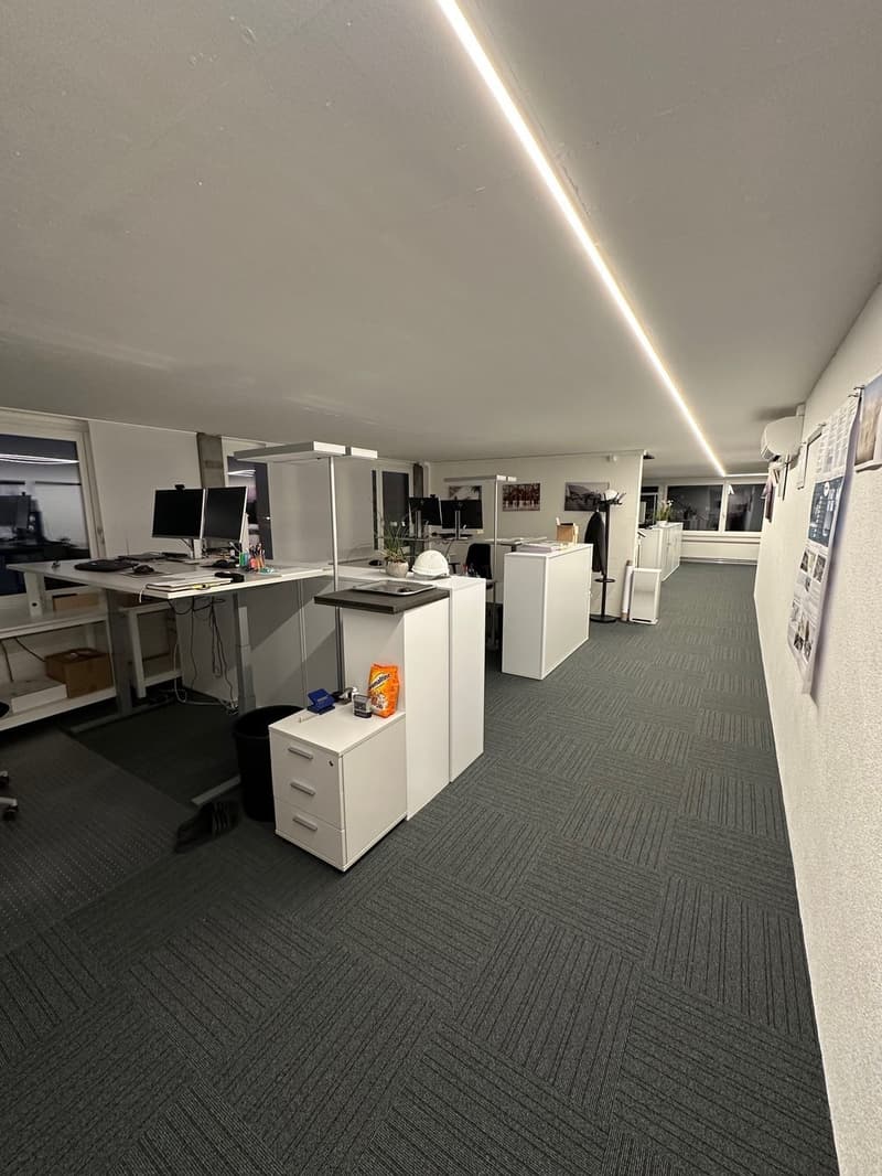 Attraktive Bürofläche, Ausstellungsraum oder Co-Working zu vermieten an genialer Lage in Volketswil (3)