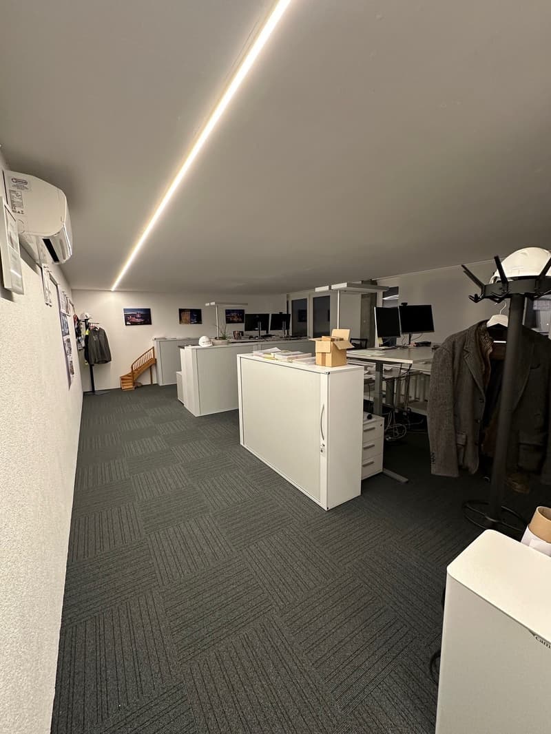 Attraktive Bürofläche, Ausstellungsraum oder Co-Working zu vermieten an genialer Lage in Volketswil (2)