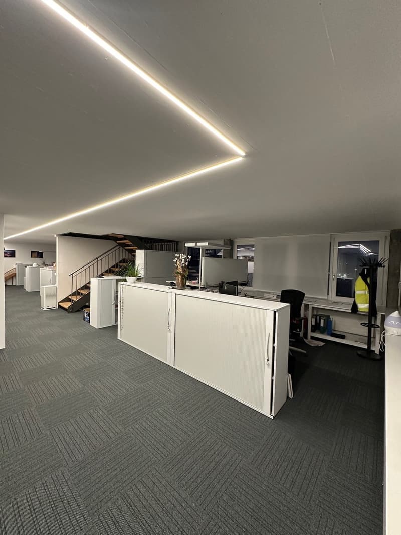 Attraktive Bürofläche, Ausstellungsraum oder Co-Working zu vermieten an genialer Lage in Volketswil (4)