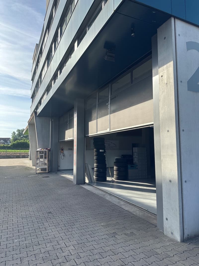Gewerbe/Werkstatt mit 230 m2 in Volketswil zu vermieten (2)