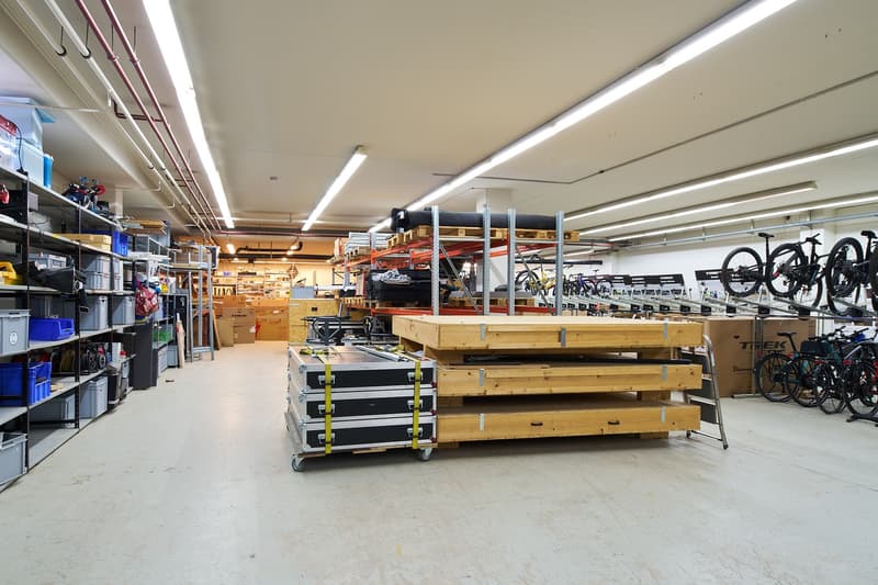 Ampio spazio commerciale / di magazzino (13)