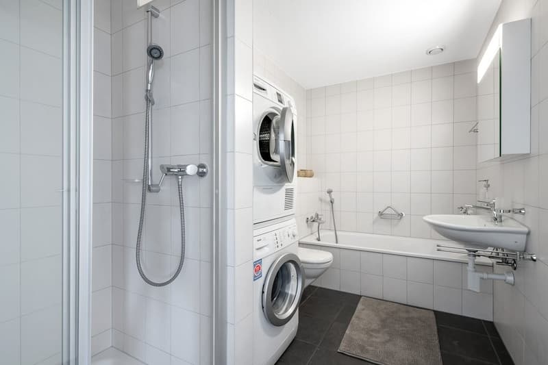 Badezimmer_mit_Dusche.jpg