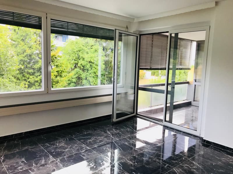 Moderne 3.5-Zimmer-Wohnung mit Balkon in Adliswil (2)