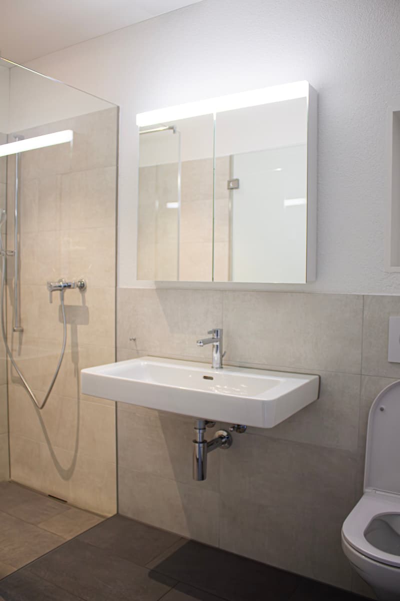 Helle 4.5-Zimmer-Dachwohnung in Langnau am Albis – Modern renoviert und ruhig gelegen (5)