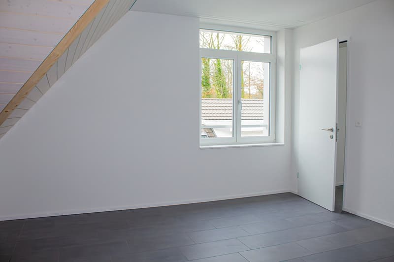 Helle 4.5-Zimmer-Dachwohnung in Langnau am Albis – Modern renoviert und ruhig gelegen (9)