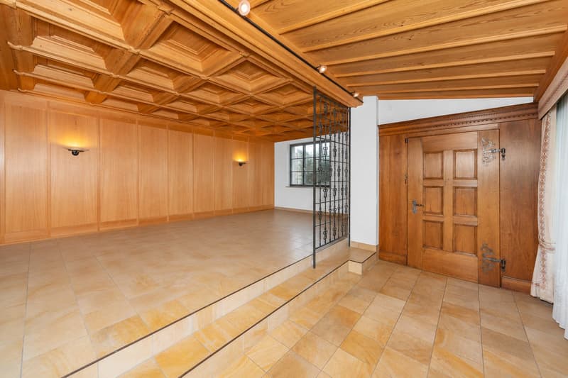 Esszimmer / Entree mit aufwendigen Holztäfer