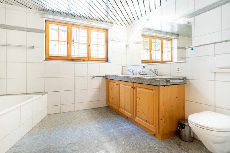 Maison bifamiliale avec terrain constructible - Une occasion unique (26)