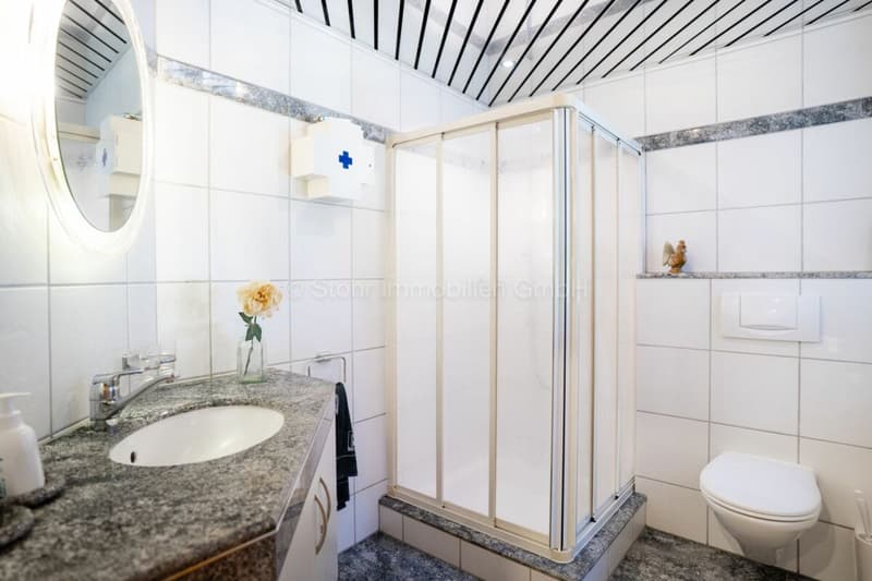 Maison bifamiliale avec terrain constructible - Une occasion unique (28)