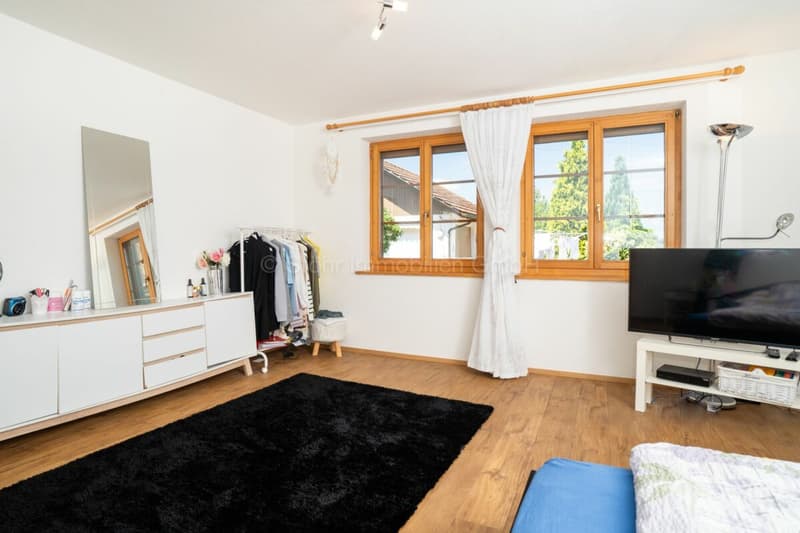 Maison bifamiliale avec terrain constructible - Une occasion unique (22)