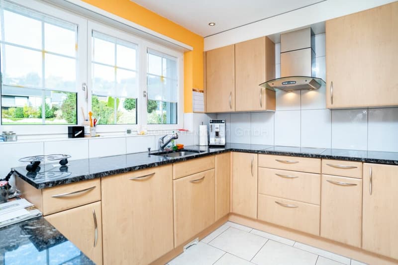 Exclusive 5.5 room detached house with pool - freestanding and comfortable (4)