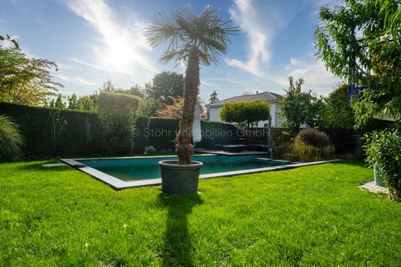 Exclusive 5.5 room detached house with pool - freestanding and comfortable (2)