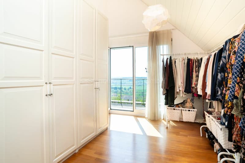 Freistehendes 6.5 Zimmer Haus mit Traumaussicht (13)