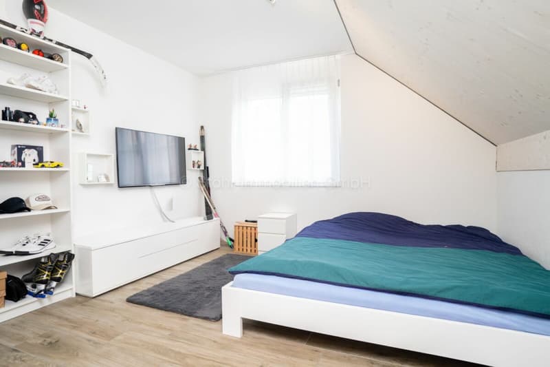 Topmodernes 5.5 Zimmer DEFH an ruhiger Lage (12)