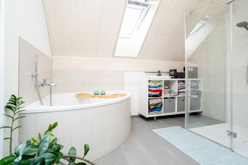 Topmodernes 5.5 Zimmer DEFH an ruhiger Lage (9)