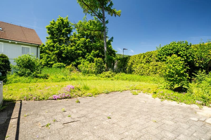 Familienfreundliches 4.5 Zimmer Reiheneckhaus mit Potenzial (2)