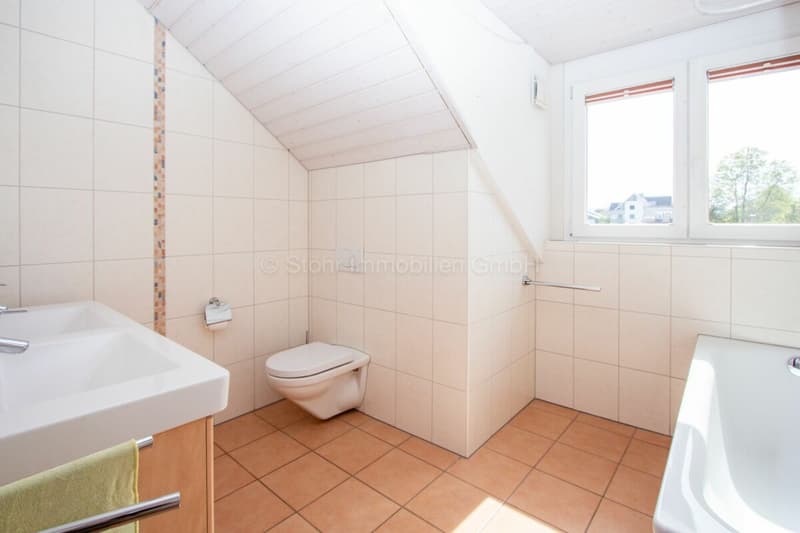 Helles 5.5 Zimmer Reiheneckhaus an kinderfreundlicher Lage (11)