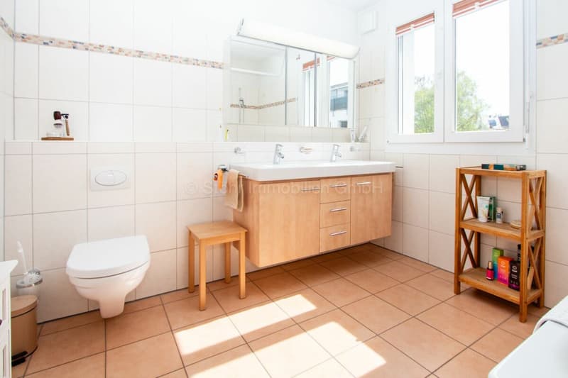 Helles 5.5 Zimmer Reiheneckhaus an kinderfreundlicher Lage (9)