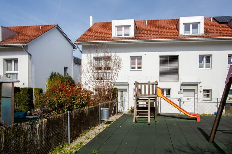 Helles 5.5 Zimmer Reiheneckhaus an kinderfreundlicher Lage (24)