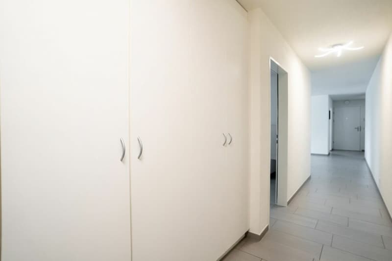 STILVOLLE 5.5 ZIMMER TERRASSENWOHNUNG MIT 67 M2 TERRASSE (10)