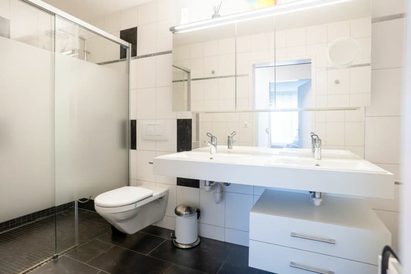 STILVOLLE 5.5 ZIMMER TERRASSENWOHNUNG MIT 67 M2 TERRASSE (8)
