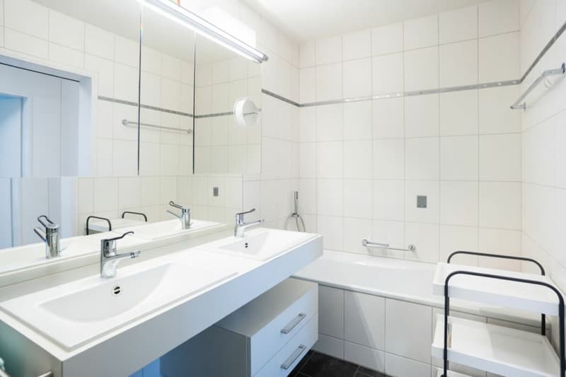 STILVOLLE 5.5 ZIMMER TERRASSENWOHNUNG MIT 67 M2 TERRASSE (11)