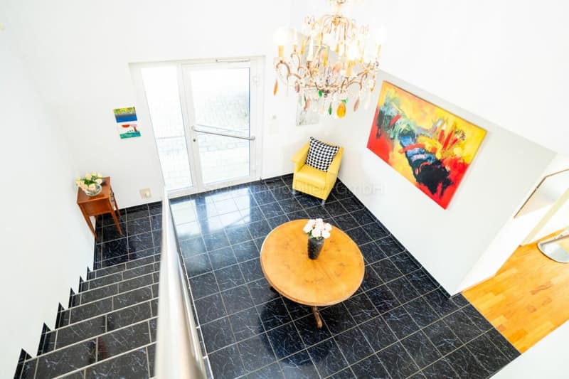 MEDITERRAN LICHTDURCHFLUTETES 6.5 ZIMMER HAUS MIT TRAUMAUSSICHT (5)