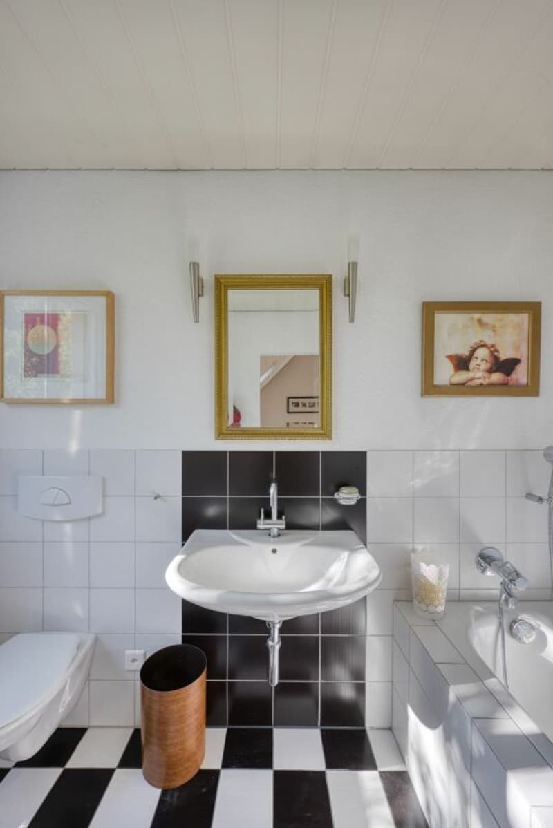 MEDITERRAN LICHTDURCHFLUTETES 6.5 ZIMMER HAUS MIT TRAUMAUSSICHT (24)